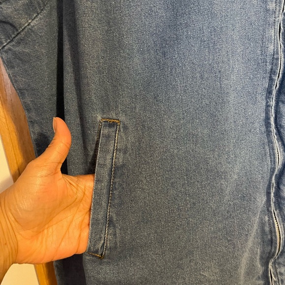 Sleeveless denim vest with hood - Picture 2 of 5